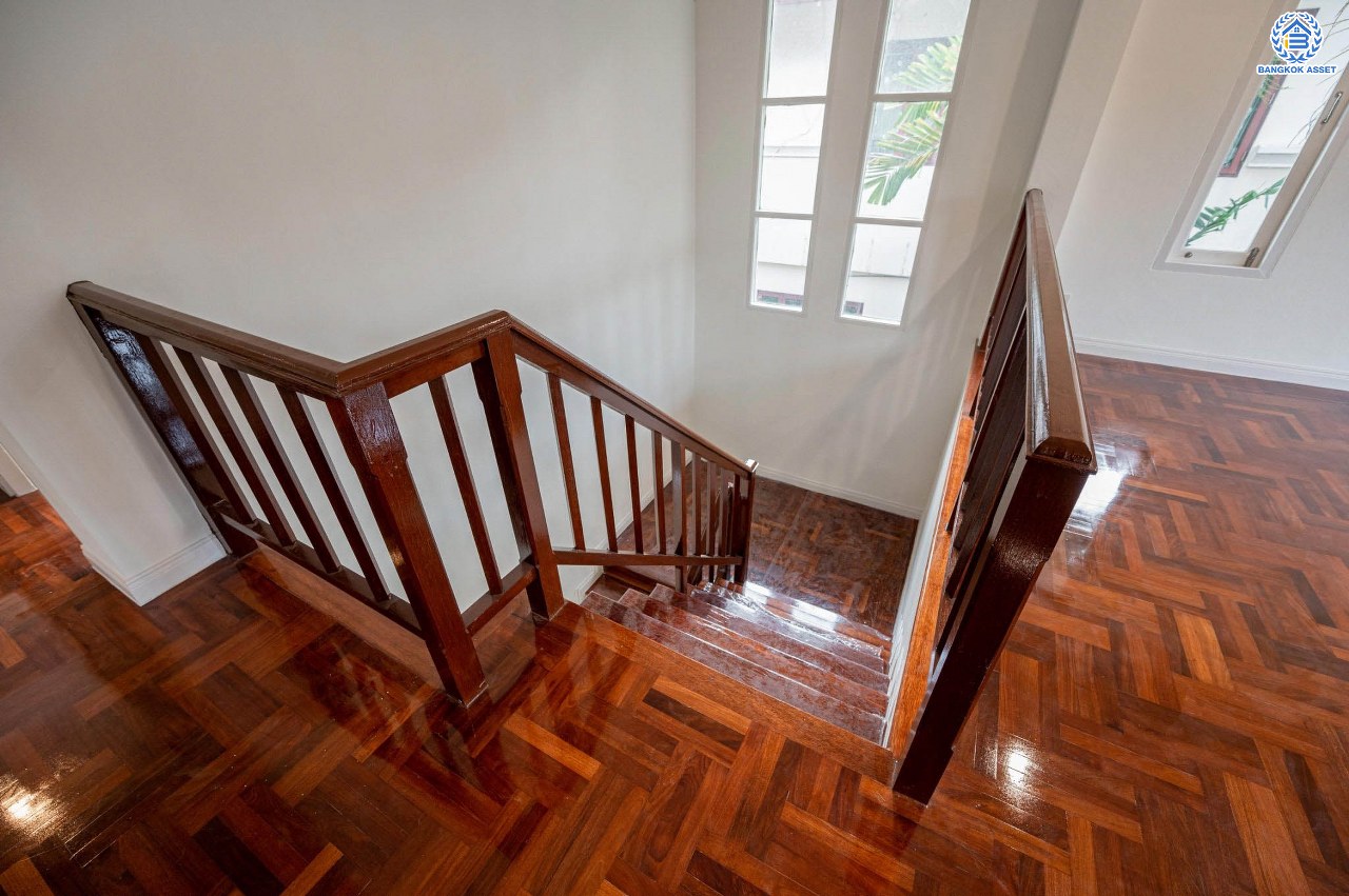 บ้านมือสองตกแต่งใหม่ โครงการ ศุภวรรณ5 บางแค ดีไซน์หรูหรา เนื้อที่กว้าง 60.6 ตร.ว. ฟังก์ชัน 3 ห้องนอน 3 ห้องน้ำ 1 ห้องแม่บ้าน 2 ที่จอดรถ ฟังก์ชันครบตอบทุกไลฟ์สไตล์ บนทำเลศักยภาพ เชื่อมต่อถนนกาญจนาภิเษก ใกล้เดอะมอลล์บางแค ใกล้รถไฟฟ้าสายสีน้ำเงิน "สถานีหลักสอง" และจุดขึ้นทางด่วน "กาญจนาภิเษก"